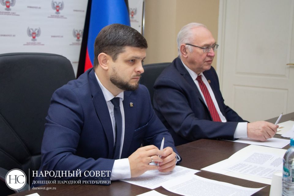 Специалисты Минтранса ДНР обсудили на очередном заседании Народного Совета ДНР вопросы урегулирования пассажироперевозок