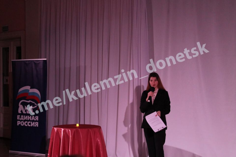 В Доме культуры имени С.М. Кирова в рамках проекта «Историческая память» партии «Единая Россия» состоялся час памяти «Слово во славу», посвященный Дню Неизвестного солдата В Доме культуры имени С.М. Кирова в рамках проекта «Историческая память» партии «Единая Россия» состоялся час памяти «Слово во славу», посвященный Дню Неизвестного солдата