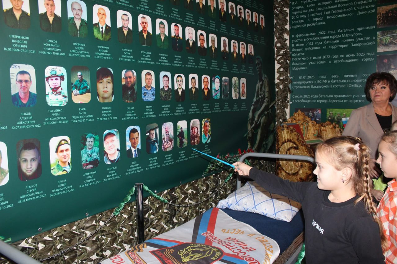 В Комсомольское прошла встреча с членами семьи погибшего участника СВО В Комсомольское прошла встреча с членами семьи погибшего участника СВО