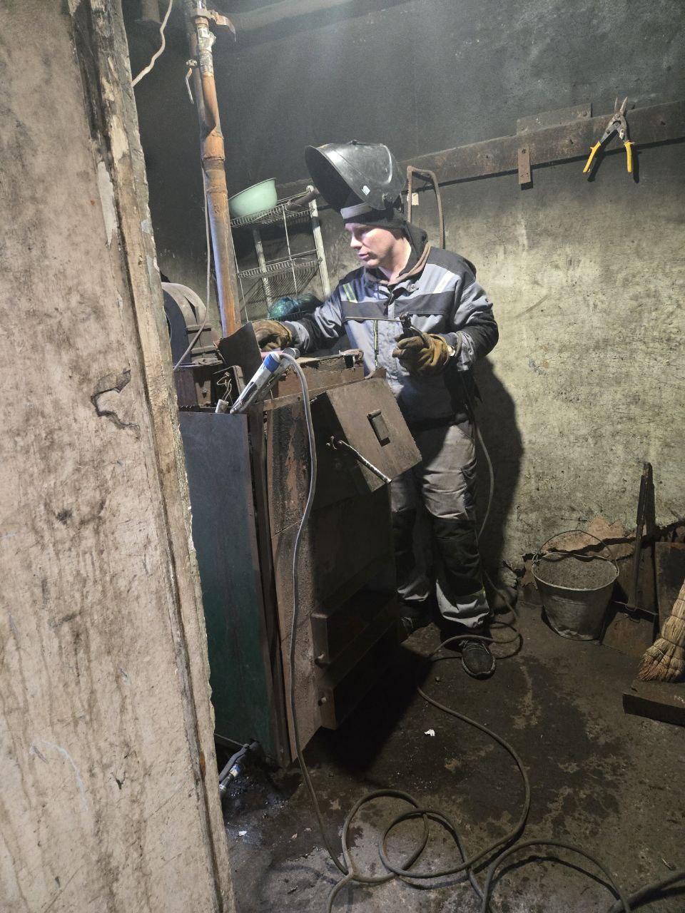 Колымские слесари-сантехники помогли коммунальному предприятию Ждановки