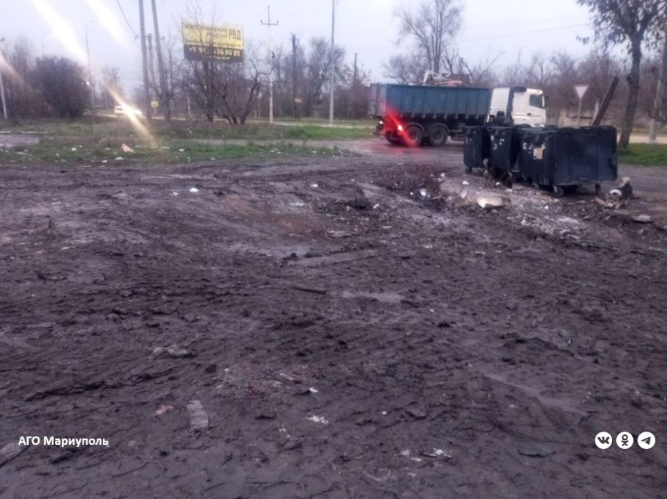 Коммунальщики ликвидировали стихийные свалки в Ильичевском и Орджоникидзевском районах Мариуполя Коммунальщики ликвидировали стихийные свалки в Ильичевском и Орджоникидзевском районах Мариуполя