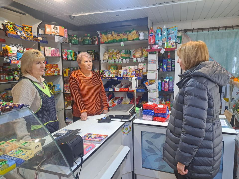 Врио начальника Петровского территориального отдела Администрации Старобешевского муниципального округа Ирина Матвеева провела встречу с населением в селе Петровское, где обсуждались вопросы догазификации населенного пункта