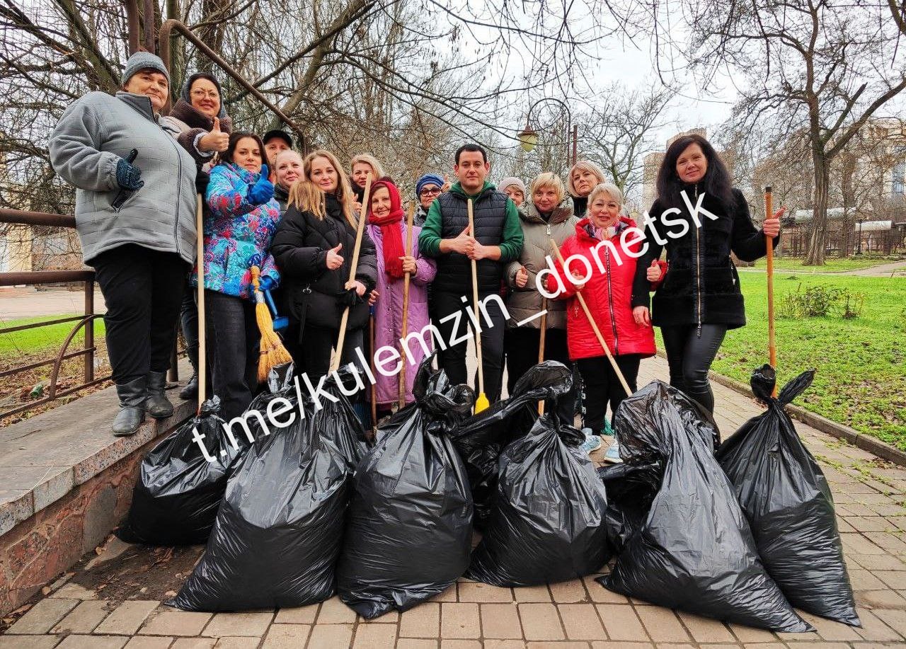 Сегодня представители управления по физической культуре и спорту, сотрудники Дворца спорта «Шахтёр», спортивной школы № 6 внесли свой вклад в традиционную экологическую акцию «Чистый четверг»