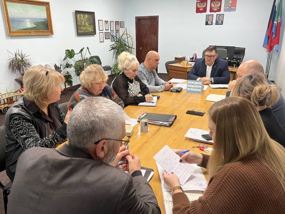 Василий Овчаров: Сегодня, 4 декабря, провел оперативное совещание по рабочим вопросам с участием заместителей Главы и руководителей структурных подразделений Администрации округа Василий Овчаров: Сегодня, 4 декабря, провел оперативное совещание по рабочим вопросам с участием заместителей Главы и руководителей структурных подразделений Администрации округа