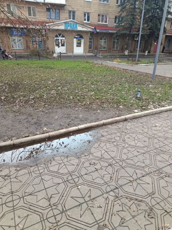 На центральных улицах Шахтерска проверили качество выполнения работ по наведению санитарного порядка На центральных улицах Шахтерска проверили качество выполнения работ по наведению санитарного порядка