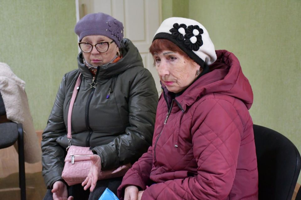 Сегодня, в общественной приемной Всероссийской политической партии «Единая Россия» города Светлодарск глава муниципального образования городского округа Дебальцево, секретарь местного отделения Всероссийской политической... Сегодня, в общественной приемной Всероссийской политической партии «Единая Россия» города Светлодарск глава муниципального образования городского округа Дебальцево, секретарь местного отделения Всероссийской политической...