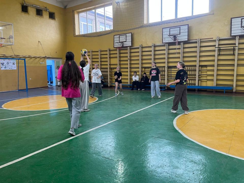 В Ждановке прошли соревнования по пионерболу