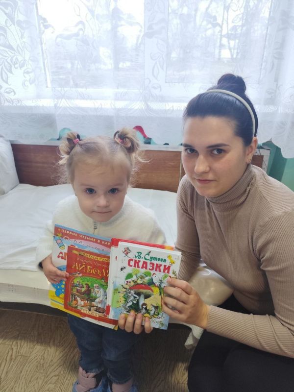 Наталья Бегуненко: Руководитель Управы Петровского внутригородского района Администрации городского округа Донецк Бегуненко Наталья совместно с заместителем главы администрации г. о. Донецк Владимиром Зайцевым передали... Наталья Бегуненко: Руководитель Управы Петровского внутригородского района Администрации городского округа Донецк Бегуненко Наталья совместно с заместителем главы администрации г. о. Донецк Владимиром Зайцевым передали...