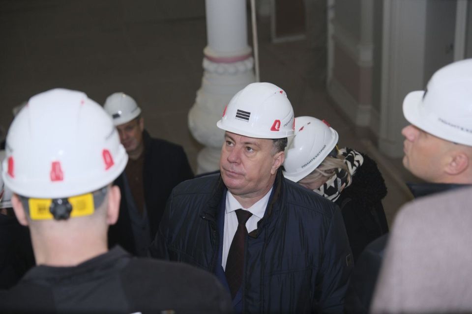 Константин Кузьмин: Одним из этапов кадровой программы "Время Героев" стало ознакомление с ходом реставрации Политехнического музея в Москве Константин Кузьмин: Одним из этапов кадровой программы "Время Героев" стало ознакомление с ходом реставрации Политехнического музея в Москве