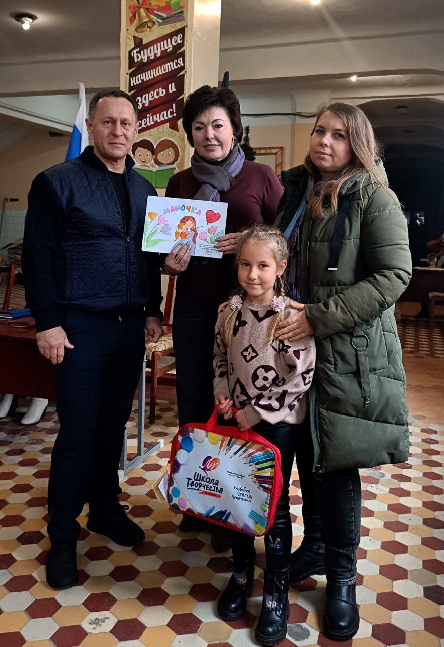 Подарки юным талантам от Женского движения Единой России! Подарки юным талантам от Женского движения Единой России!