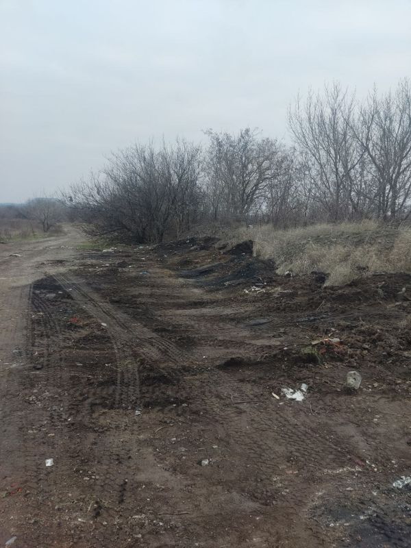 На окраинах Ждановки продолжается масштабная уборка незаконных свалок На окраинах Ждановки продолжается масштабная уборка незаконных свалок
