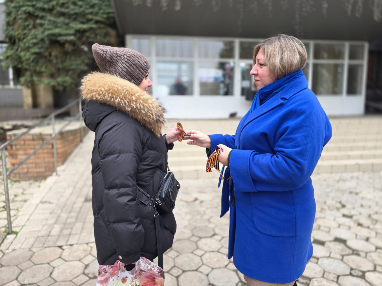 Иван Адамец: В преддверии Дня Георгиевской ленты, сотрудники Управы Куйбышевского района вышли на улицу, чтобы раздать жителям главный символ воинской доблести и памяти Иван Адамец: В преддверии Дня Георгиевской ленты, сотрудники Управы Куйбышевского района вышли на улицу, чтобы раздать жителям главный символ воинской доблести и памяти