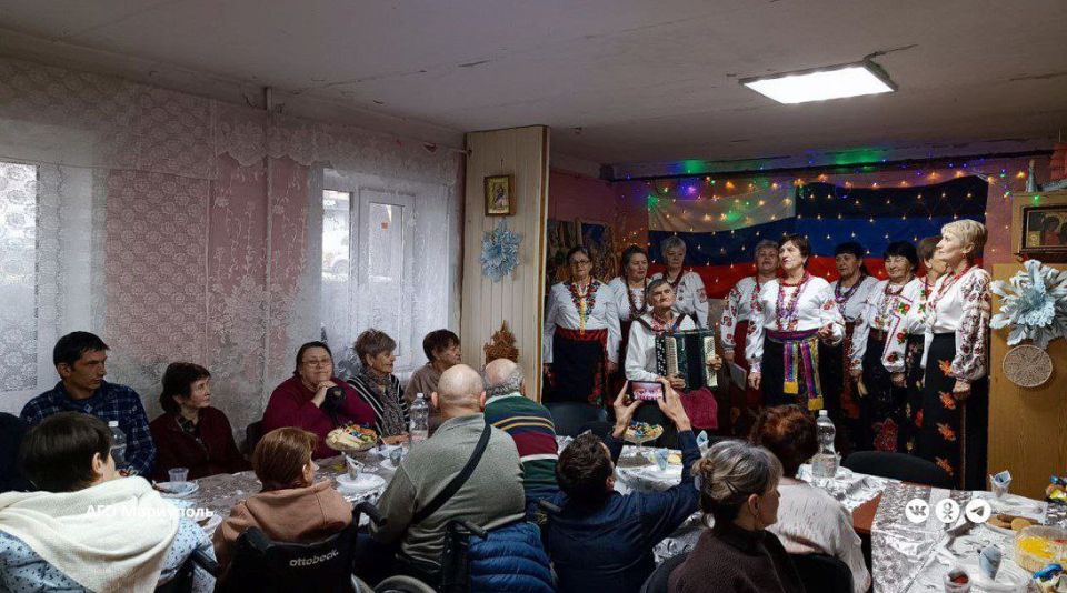 В мариупольском обществе инвалидов «Источник надежды» прошел праздничный вечер В мариупольском обществе инвалидов «Источник надежды» прошел праздничный вечер