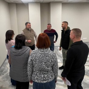 Сегодня, 5 декабря, в рамках поручения Главы Республики Дениса Пушилина, депутат Макеевского городского совета Геннадий Гальчук провел встречу по адресу: г. Макеевка, ул. 250-летия Донбасса, 74