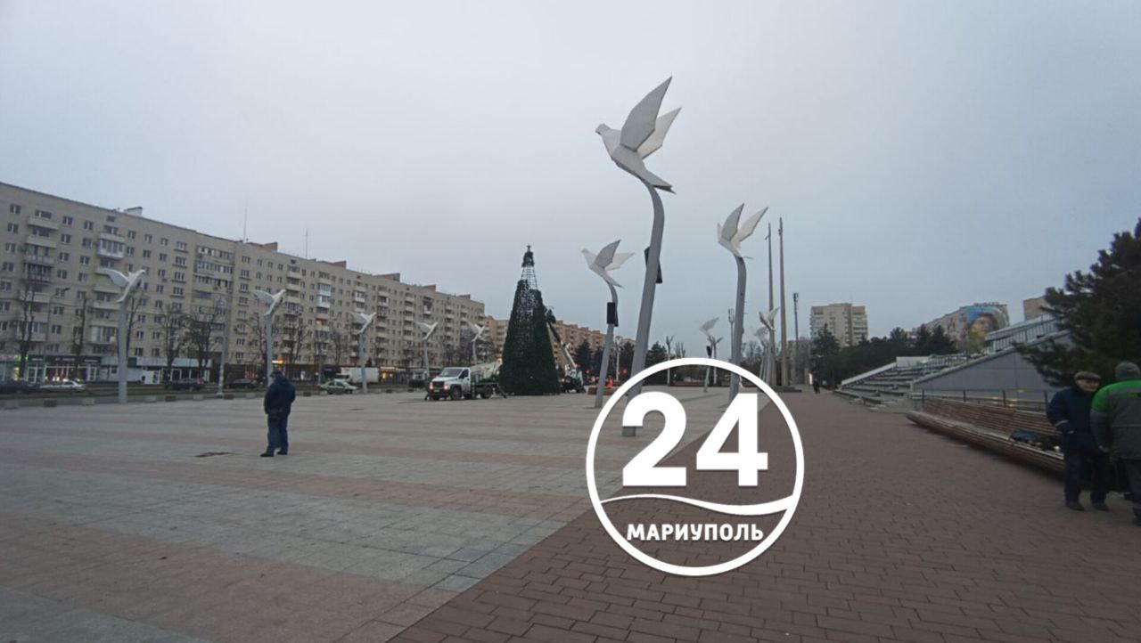 Продолжается подготовка города к Новогодним праздникам! Продолжается подготовка города к Новогодним праздникам!