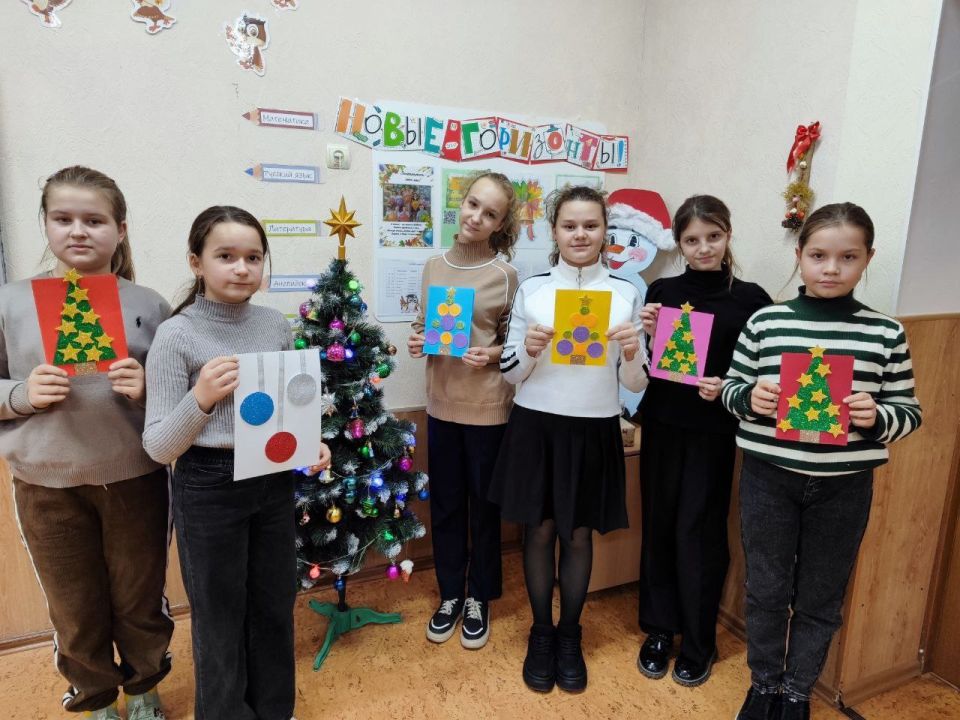 Сделаем праздник ярче: школьники создают новогоднее чудо для маленьких пациентов Сделаем праздник ярче: школьники создают новогоднее чудо для маленьких пациентов