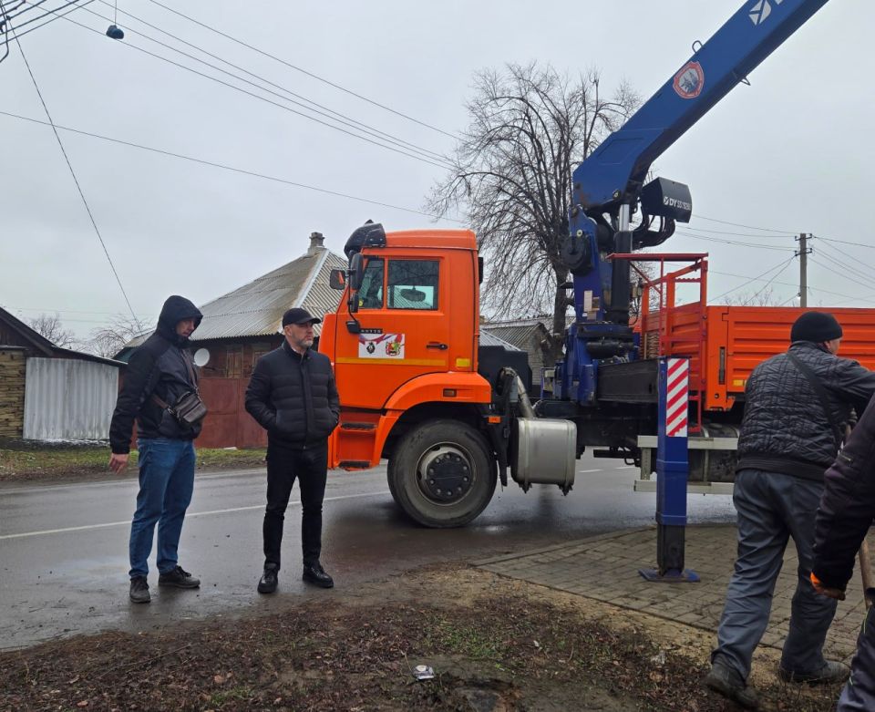 Сегодня глава муниципального образования городского округа Дебальцево Сергей Желновач провел объезд города Дебальцево с целью проверки текущего состояние благоустройства территории Сегодня глава муниципального образования городского округа Дебальцево Сергей Желновач провел объезд города Дебальцево с целью проверки текущего состояние благоустройства территории