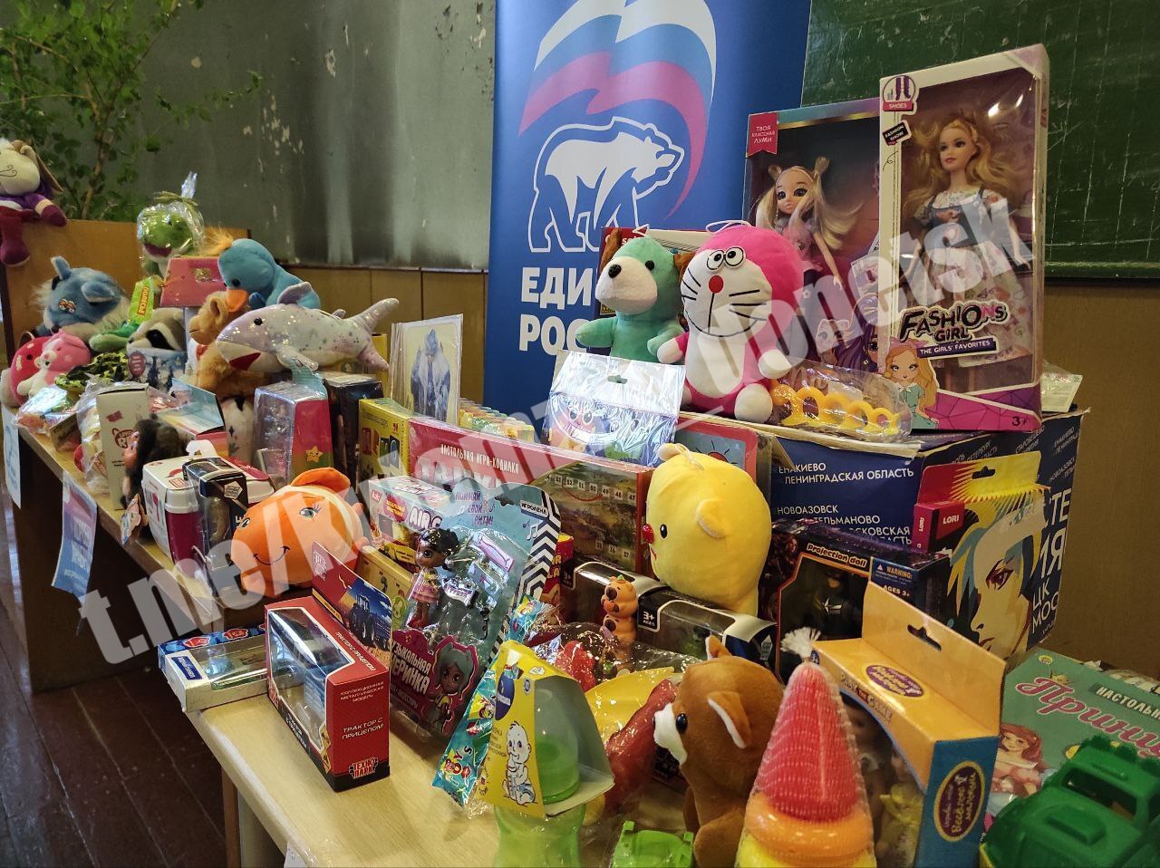 Алексей Кулемзин: Активисты партии «Единая Россия» продолжают раздавать «Коробки храбрости» в детские медицинские учреждения Донецка Алексей Кулемзин: Активисты партии «Единая Россия» продолжают раздавать «Коробки храбрости» в детские медицинские учреждения Донецка