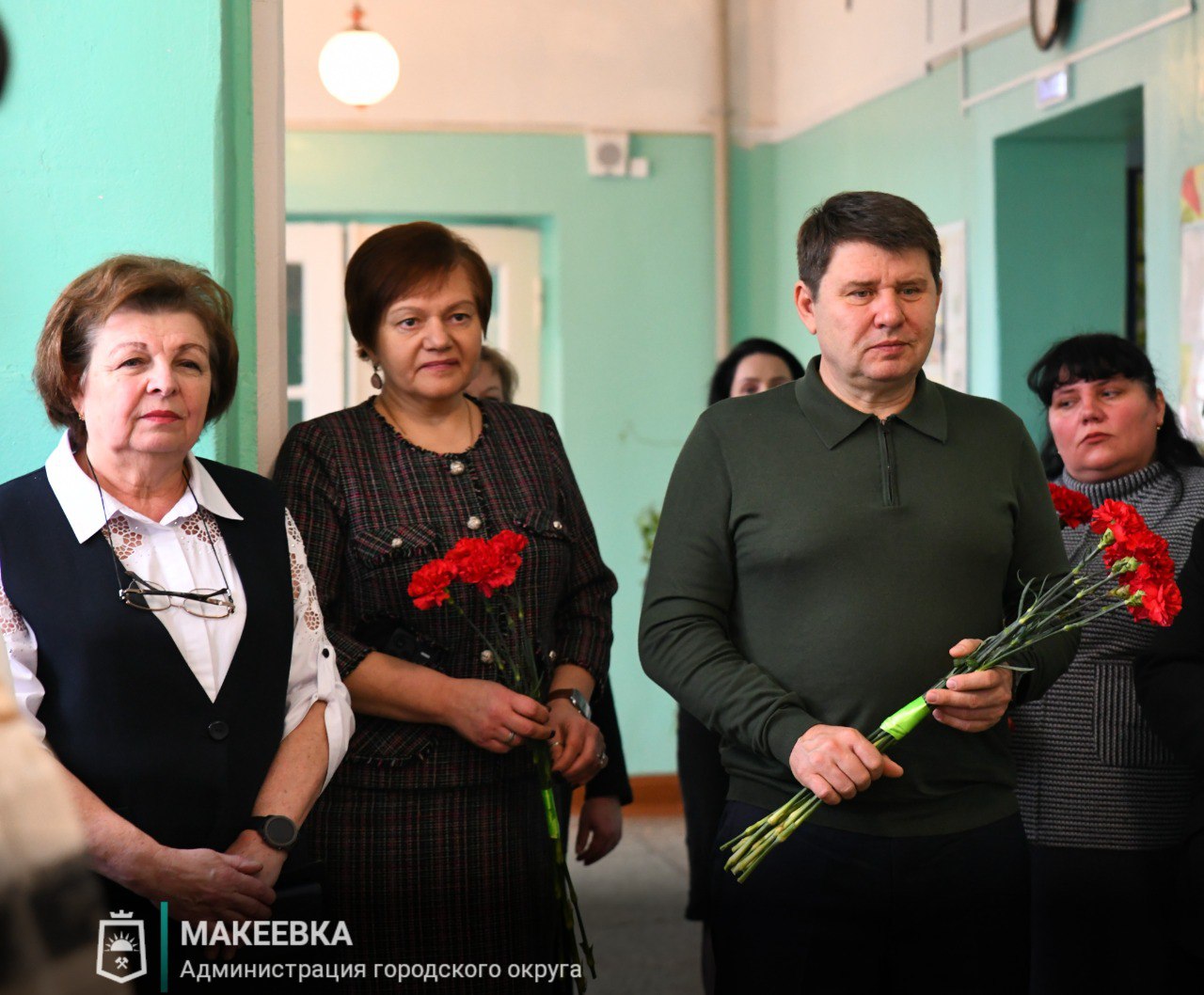 В Макеевке прошло открытие стены памяти «Единство поколений. Подвиг без срока давности» В Макеевке прошло открытие стены памяти «Единство поколений. Подвиг без срока давности»