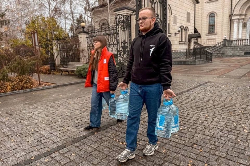 С Днём добровольца. Праздник людей с большим сердцем, которые не могут пройти мимо чужой беды С Днём добровольца. Праздник людей с большим сердцем, которые не могут пройти мимо чужой беды