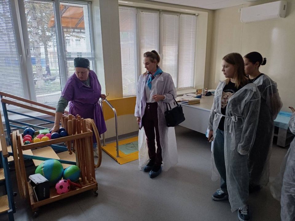 Профессиографическая экскурсия в Волновахскую РБ: знакомство с медицинскими профессиями Профессиографическая экскурсия в Волновахскую РБ: знакомство с медицинскими профессиями