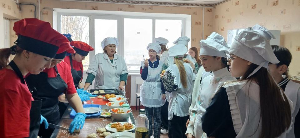 Путь к будущей профессии: юные гости в Ясиноватском многопрофильном техникуме Путь к будущей профессии: юные гости в Ясиноватском многопрофильном техникуме