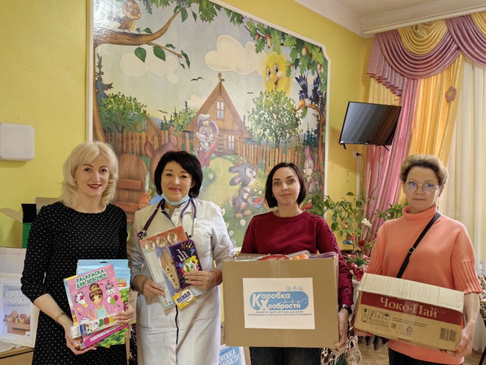 Сегодня передали подарки в рамках акции «Коробка храбрости» в детское отделение центральной больницы города