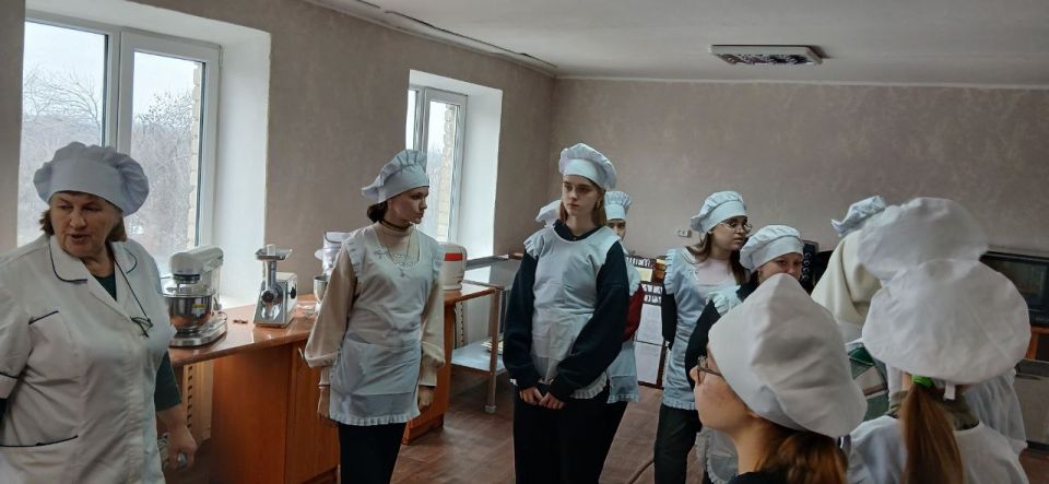 Путь к будущей профессии: юные гости в Ясиноватском многопрофильном техникуме Путь к будущей профессии: юные гости в Ясиноватском многопрофильном техникуме