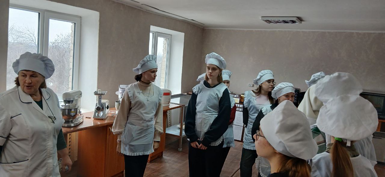 Путь к будущей профессии: юные гости в Ясиноватском многопрофильном техникуме Путь к будущей профессии: юные гости в Ясиноватском многопрофильном техникуме