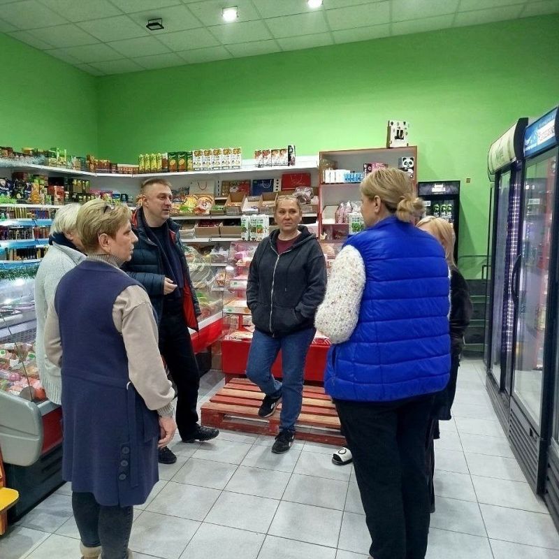 Михаил Меренков: Заместитель руководителя Управы Буденновского внутригородского района Геннадий Хоменок встретился с трудовым коллективом торгового объекта Михаил Меренков: Заместитель руководителя Управы Буденновского внутригородского района Геннадий Хоменок встретился с трудовым коллективом торгового объекта
