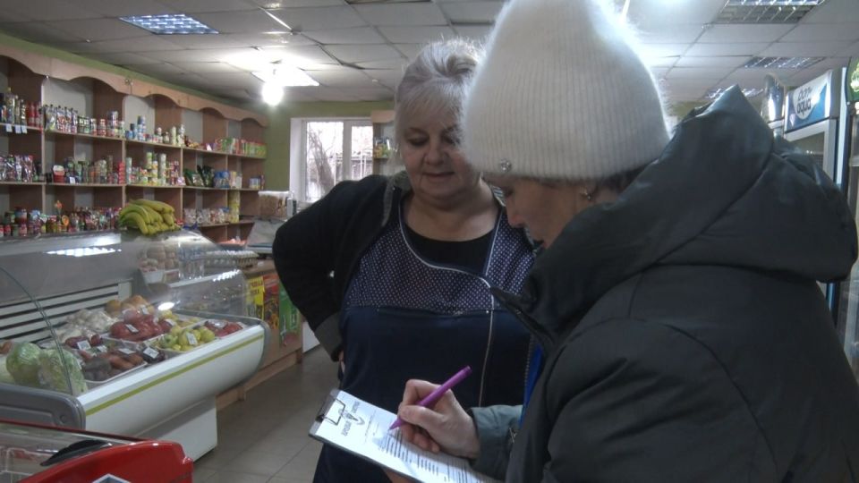 Иван Приходько: Активисты Народного контроля проверили ряд магазинов в Никитовском районе Горловки Иван Приходько: Активисты Народного контроля проверили ряд магазинов в Никитовском районе Горловки
