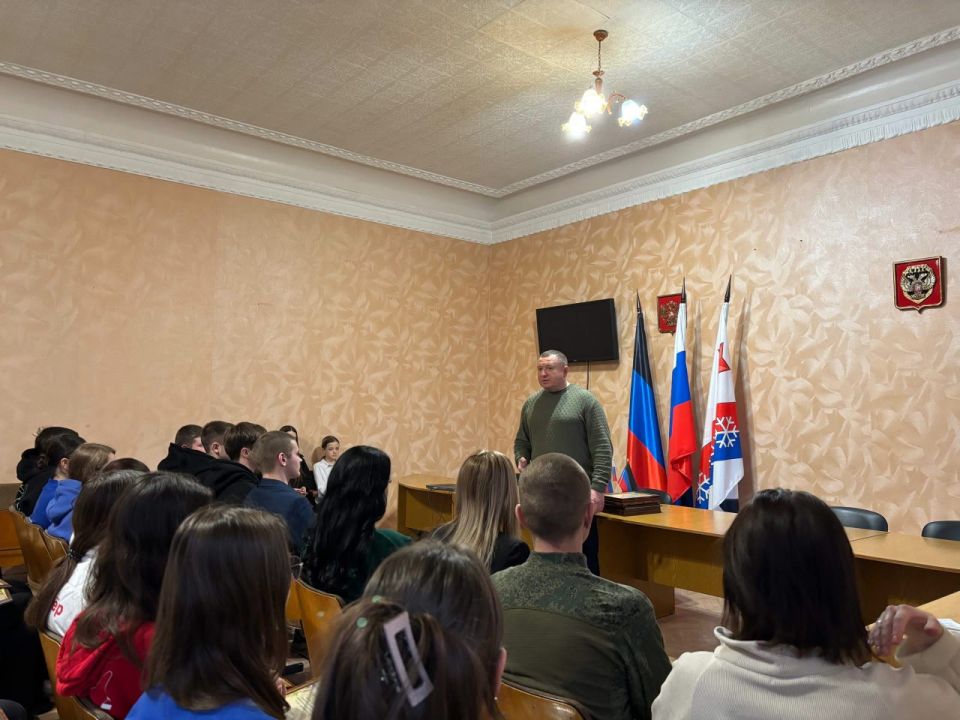 Сергей Ермаков: Провел встречу с юными снежнянцами, приуроченную ко Дню добровольцев (волонтеров) Сергей Ермаков: Провел встречу с юными снежнянцами, приуроченную ко Дню добровольцев (волонтеров)
