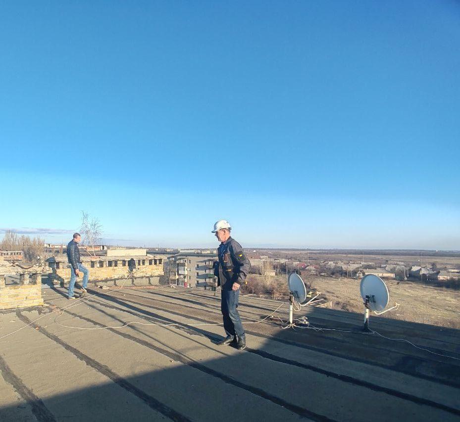 Рабочая бригада из Хабаровского края провела обследование дома в Дебальцево Рабочая бригада из Хабаровского края провела обследование дома в Дебальцево