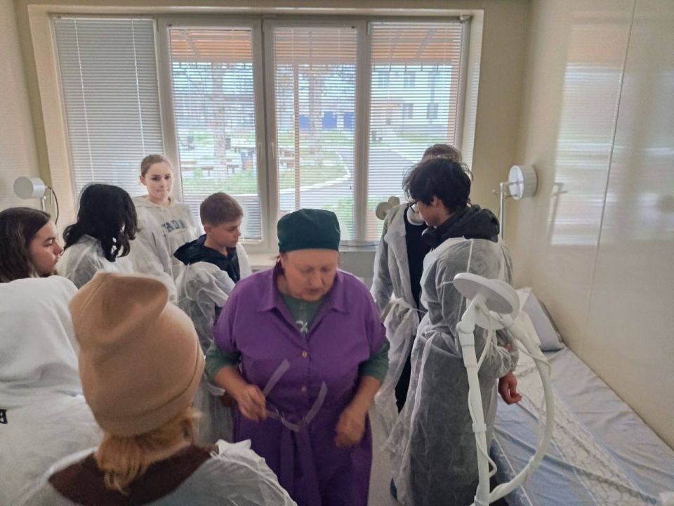 Профессиографическая экскурсия в Волновахскую РБ: знакомство с медицинскими профессиями Профессиографическая экскурсия в Волновахскую РБ: знакомство с медицинскими профессиями