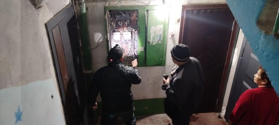 Специалисты из Хабаровского края восстановили электроснабжение жилого дома в Дебальцево Специалисты из Хабаровского края восстановили электроснабжение жилого дома в Дебальцево