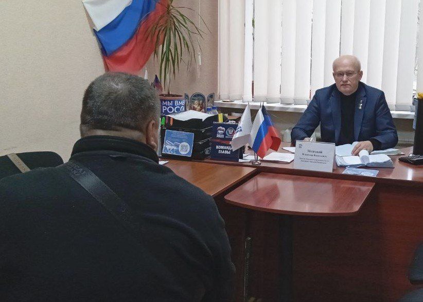 ПРИЕМЫ ГРАЖДАН. Депутаты Донецкого городского совета продолжают активную работу с избирателями, стараясь оперативно реагировать на актуальные проблемы, возникающие в жизни города ПРИЕМЫ ГРАЖДАН. Депутаты Донецкого городского совета продолжают активную работу с избирателями, стараясь оперативно реагировать на актуальные проблемы, возникающие в жизни города