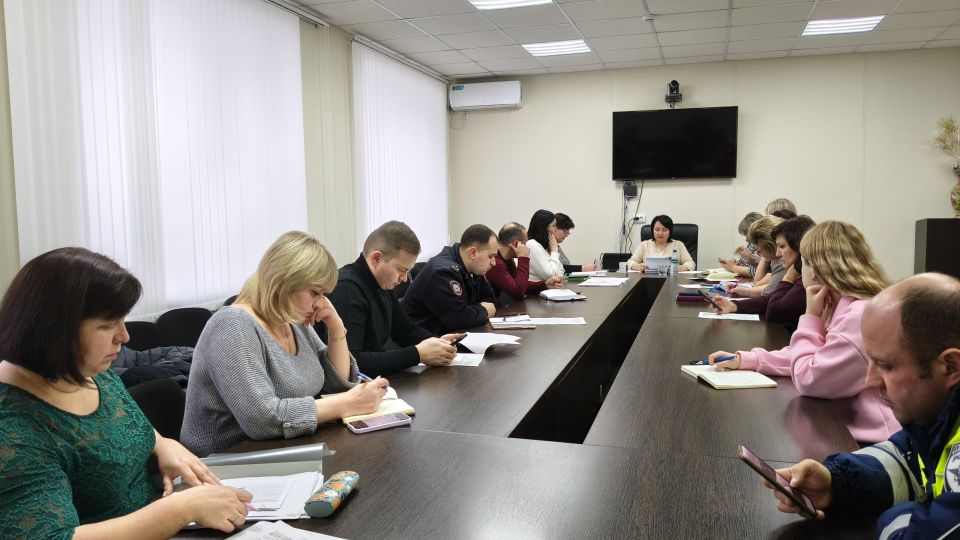 Состоялось очередное заседание комиссии по делам несовершеннолетних и защите их прав муниципального образования Волновахский МО