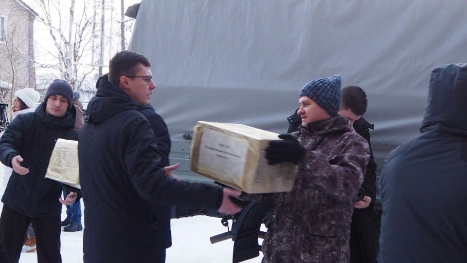 Сотрудники службы по делам архивов ЯНАО отправят подарки для многодетной семьи Волновахского округа Сотрудники службы по делам архивов ЯНАО отправят подарки для многодетной семьи Волновахского округа