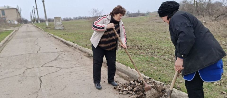 Сегодня в пгт Луганское прошел экологический субботник Сегодня в пгт Луганское прошел экологический субботник