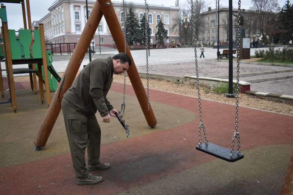 Игорь Лызов: Сегодня проинспектировал детские и спортивные площадки в городе Игорь Лызов: Сегодня проинспектировал детские и спортивные площадки в городе
