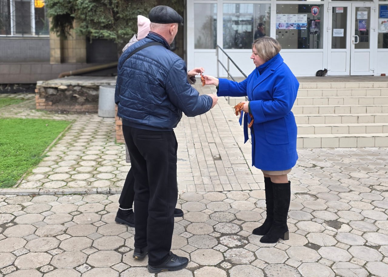 Иван Адамец: В преддверии Дня Георгиевской ленты, сотрудники Управы Куйбышевского района вышли на улицу, чтобы раздать жителям главный символ воинской доблести и памяти Иван Адамец: В преддверии Дня Георгиевской ленты, сотрудники Управы Куйбышевского района вышли на улицу, чтобы раздать жителям главный символ воинской доблести и памяти