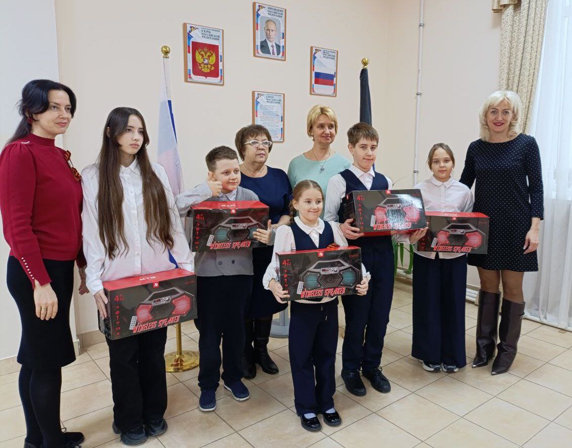 Подарки юным талантам от Женского движения Единой России! Подарки юным талантам от Женского движения Единой России!