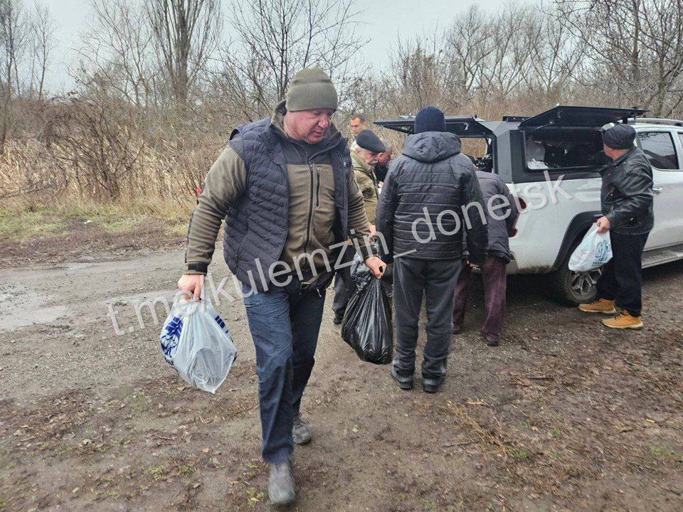 Алексей Кулемзин: Сегодня жителям села Весёлое были доставлены продуктовые наборы и бытовая химия Алексей Кулемзин: Сегодня жителям села Весёлое были доставлены продуктовые наборы и бытовая химия