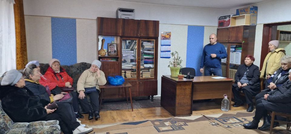 Сегодня, 5 декабря, первый заместитель руководителя Управы Советского внутригородского района Сергей Савельев провел встречу с жителями в АСТСЖ «Район» Сегодня, 5 декабря, первый заместитель руководителя Управы Советского внутригородского района Сергей Савельев провел встречу с жителями в АСТСЖ «Район»