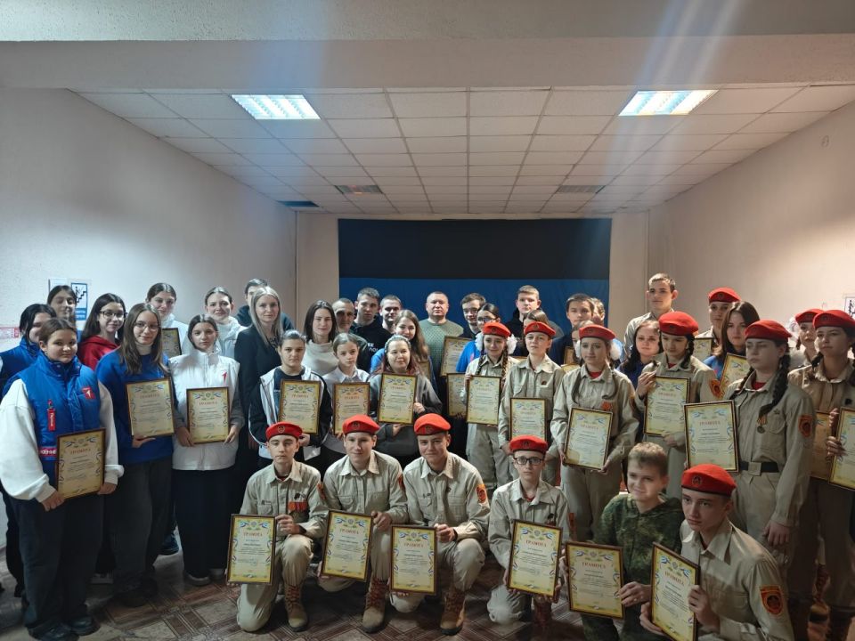 Сергей Ермаков: Провел встречу с юными снежнянцами, приуроченную ко Дню добровольцев (волонтеров)