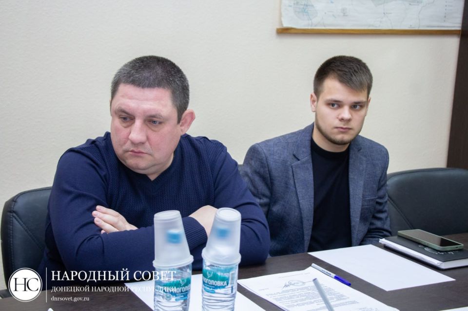 Депутаты рассмотрели проект постановления коллег из Законодательной Думы Хабаровского края Депутаты рассмотрели проект постановления коллег из Законодательной Думы Хабаровского края