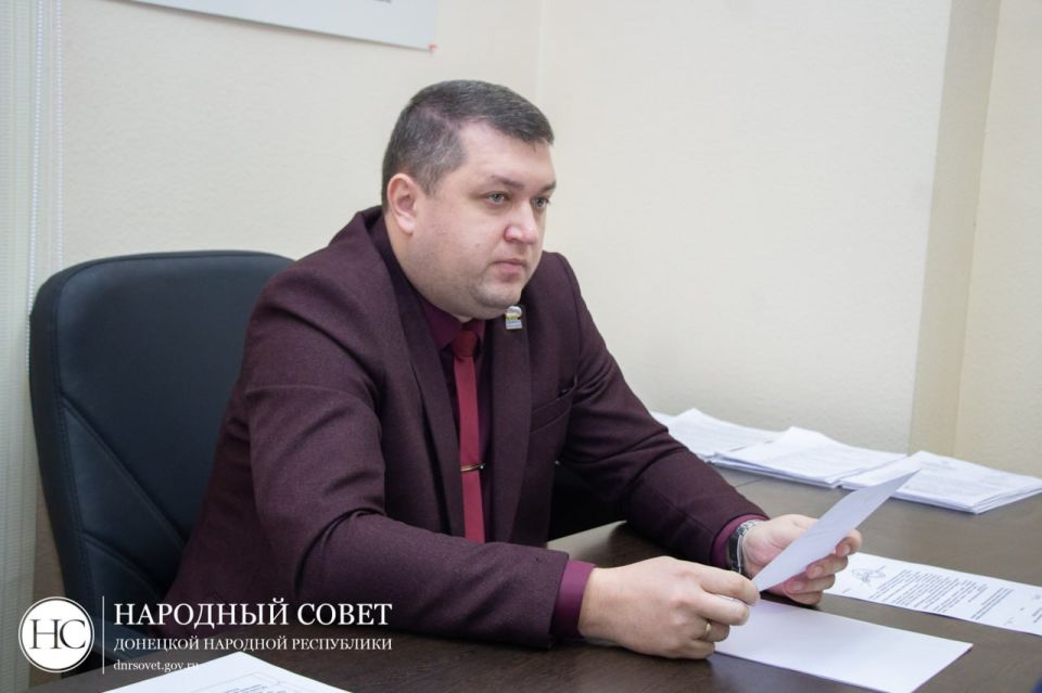 Депутаты рассмотрели проект постановления коллег из Законодательной Думы Хабаровского края Депутаты рассмотрели проект постановления коллег из Законодательной Думы Хабаровского края