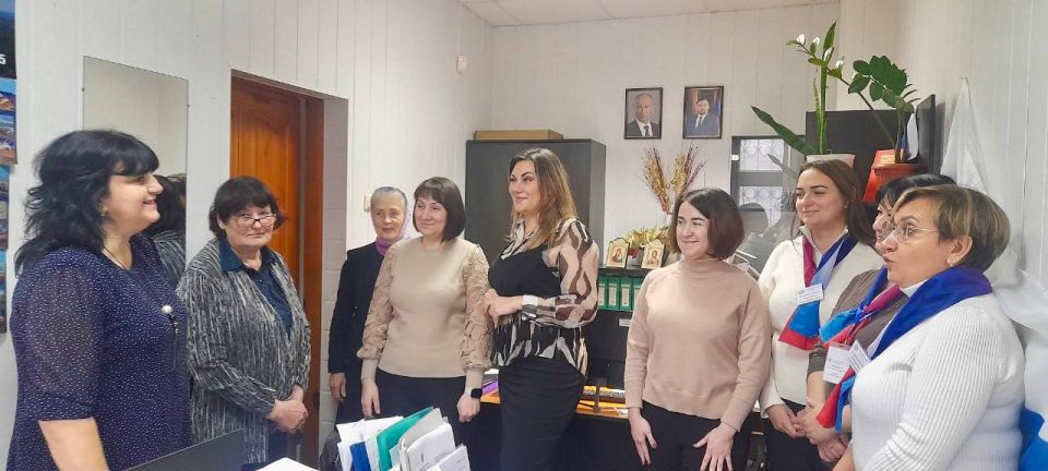 Заместитель главы администрации Мангушского муниципального округа Наталья Михайловна Тосхопаран провела рабочую встречу с коллективом клиентской службы (на правах отдела) в Першотравневом районе Отделения Пенсионного фонда... Заместитель главы администрации Мангушского муниципального округа Наталья Михайловна Тосхопаран провела рабочую встречу с коллективом клиентской службы (на правах отдела) в Першотравневом районе Отделения Пенсионного фонда...