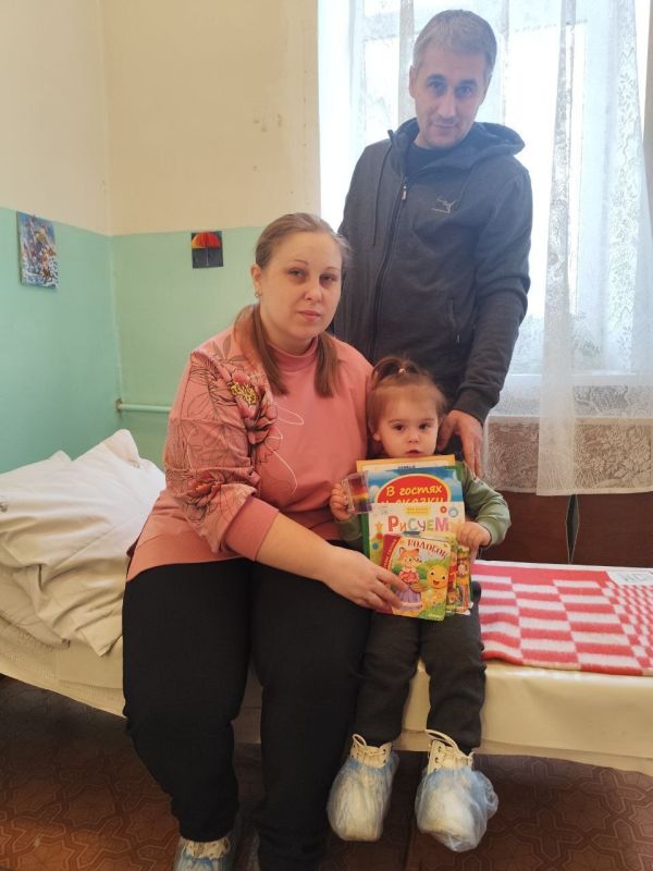 Наталья Бегуненко: Руководитель Управы Петровского внутригородского района Администрации городского округа Донецк Бегуненко Наталья совместно с заместителем главы администрации г. о. Донецк Владимиром Зайцевым передали... Наталья Бегуненко: Руководитель Управы Петровского внутригородского района Администрации городского округа Донецк Бегуненко Наталья совместно с заместителем главы администрации г. о. Донецк Владимиром Зайцевым передали...