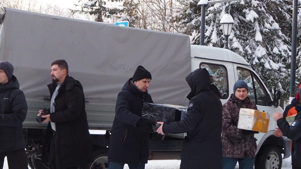 Сотрудники службы по делам архивов ЯНАО отправят подарки для многодетной семьи Волновахского округа Сотрудники службы по делам архивов ЯНАО отправят подарки для многодетной семьи Волновахского округа